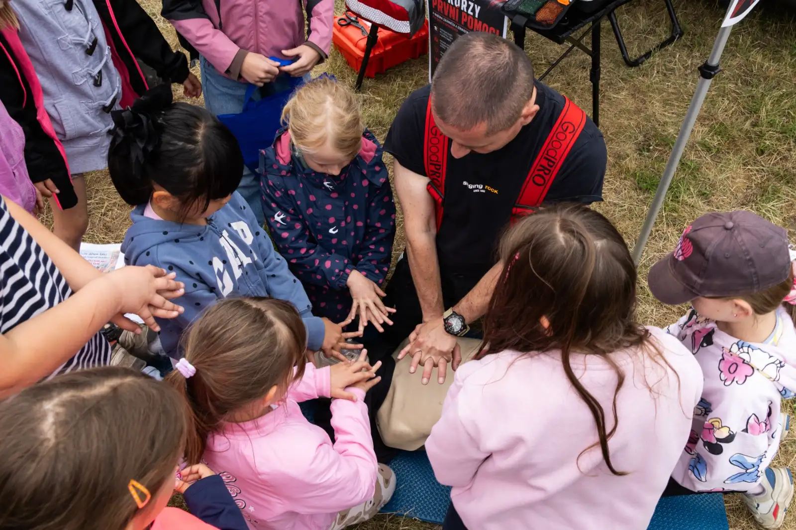Foto z nácviku resuscitace